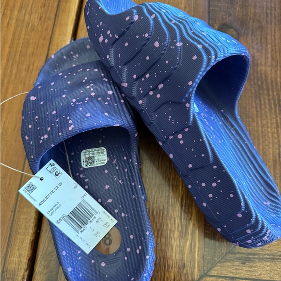 Adidas Adilette Slides in purple with Pink Accents - Picture 2 of 4